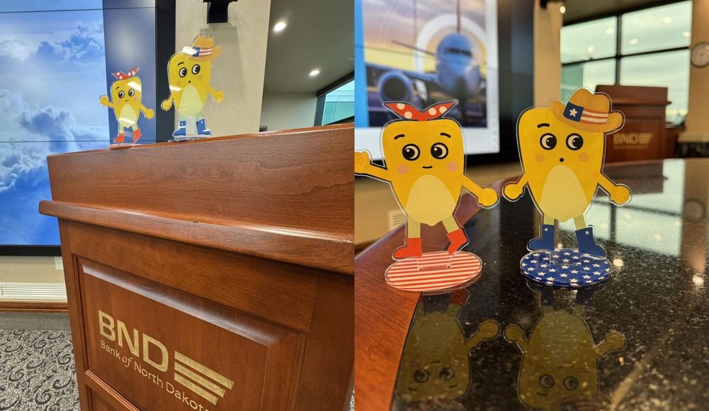 ノースダコタ州立銀行にいるデンくんとコニーちゃん